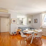Homestay Santo Stefano Square *