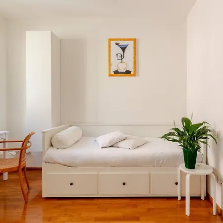 Rum i privatbostad Santo Stefano Square *